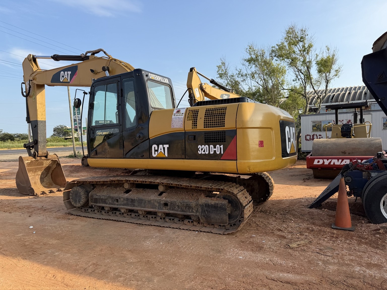 Excavadora Caterpillar 320D-01 PP CASTRO