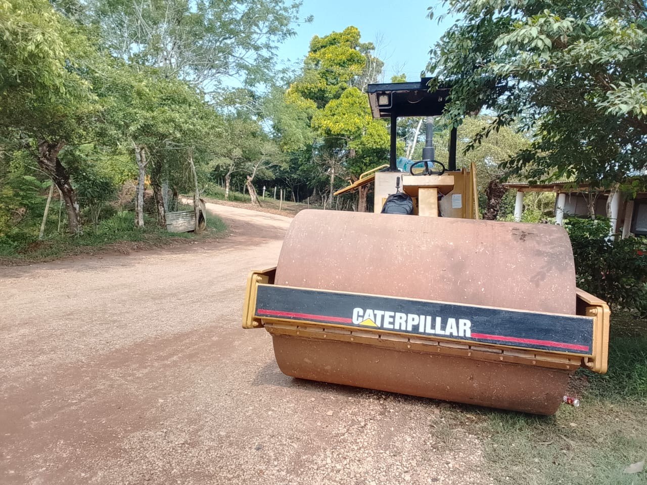 Equipo de compactación Caterpillar y Dynapac