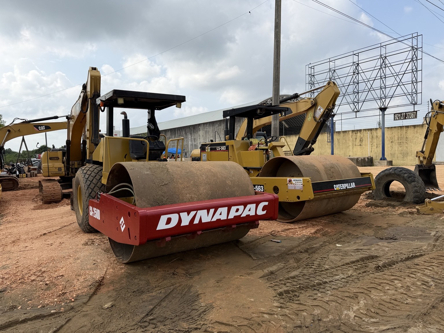 Vibrocompactador Dynapac CA-250D de PP CASTRO