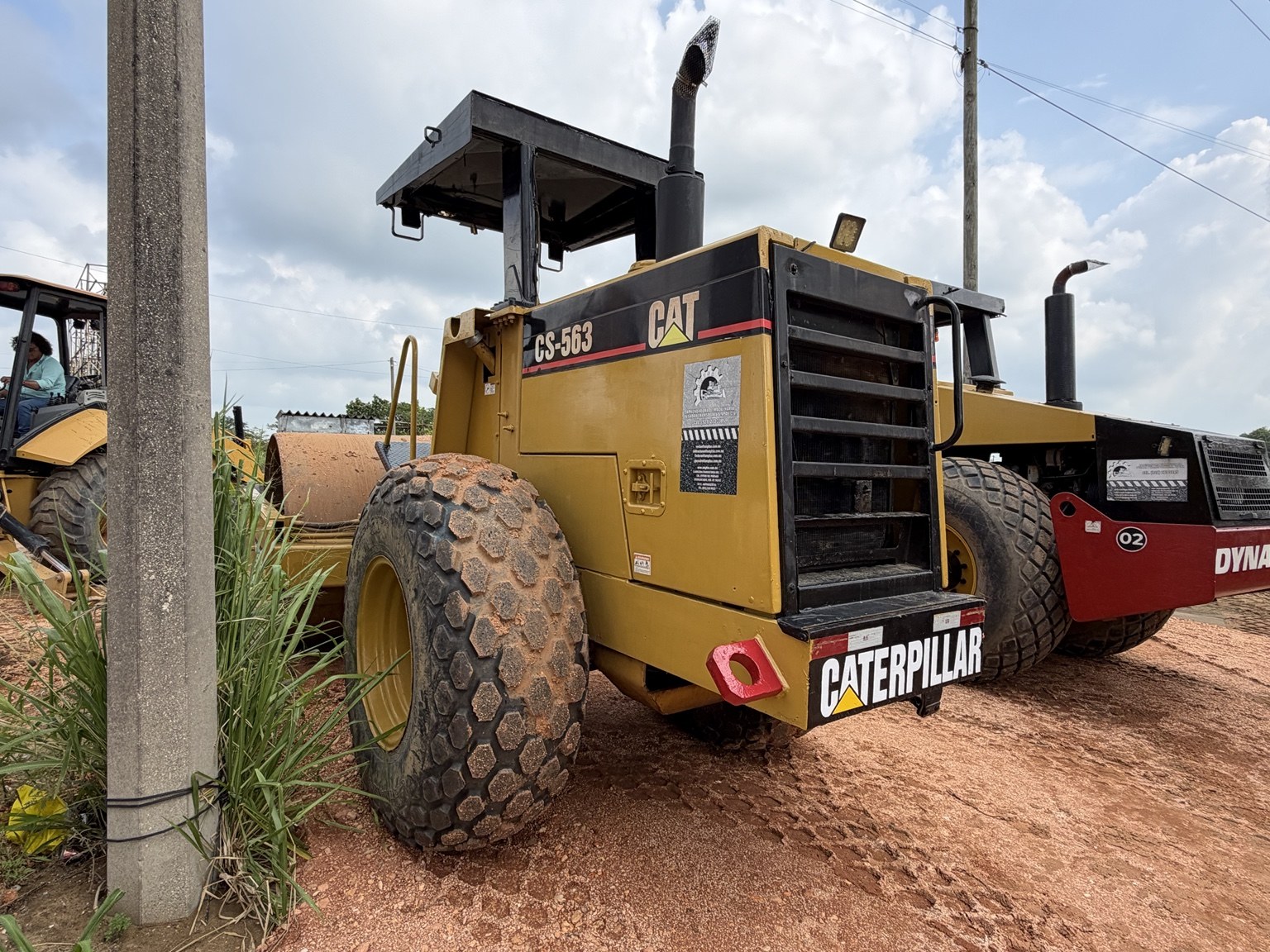 Vibrocompactador Caterpillar CS563 de PP CASTRO